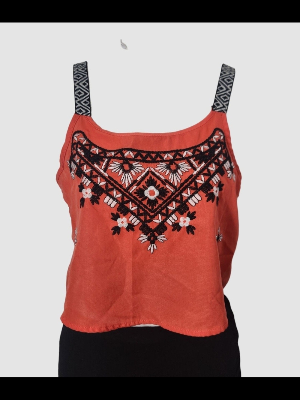 Xhiliration Embroidered Coral Sleeveless Crop Top